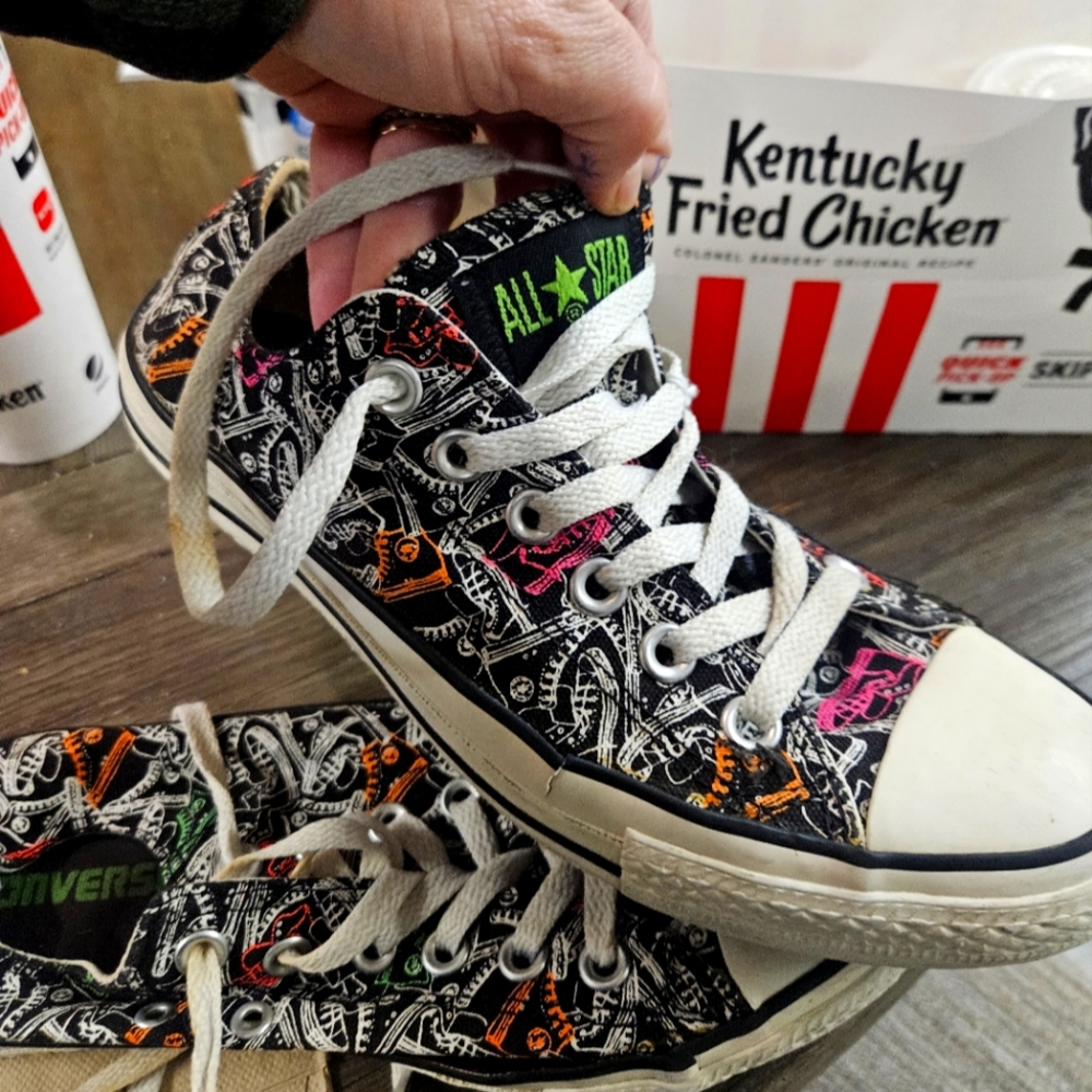 Rare Size 8 Womens Low Top Converse